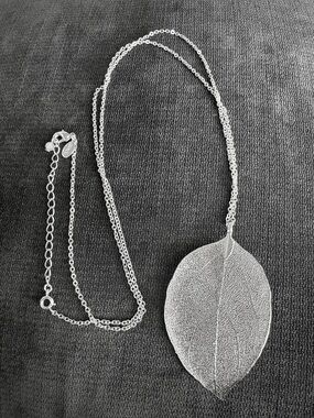 Silver Leaf Pendant Necklace